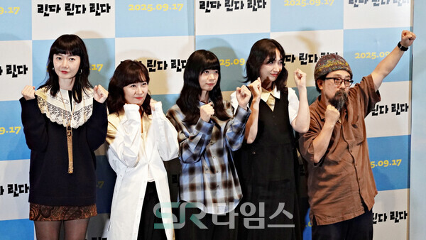 ▲'린다 린다 린다' 기자간담회에 참석한 배두나, 마에다 아키, 세키네 시오리, 카시이 유우, 야마시타 노부히로 감독(사진 왼쪽부터). ⓒ심우진 기자