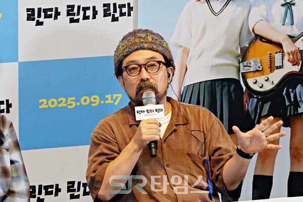 ▲'린다 린다 린다' 기자간담회에 참석한 배두나, 마에다 아키, 카시이 유우, 세키네 시오리, 야마시타 노부히로 감독(사진 왼쪽부터). ⓒ심우진 기자