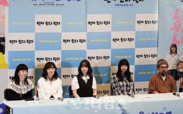 ▲'린다 린다 린다' 기자간담회에 참석한 배두나, 마에다 아키, 카시이 유우, 세키네 시오리, 야마시타 노부히로 감독(사진 왼쪽부터). ⓒ심우진 기자