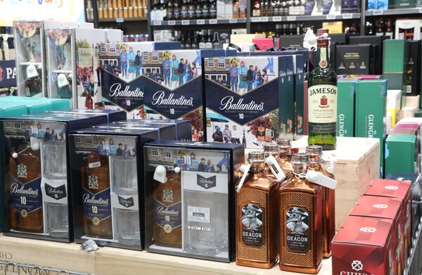 ▲이마트 추석 주류 선물세트 매대. ⓒ이마트