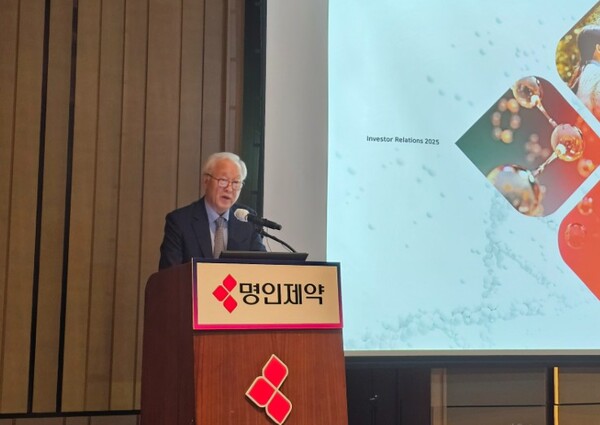 ▲이행명 명인제약 대표이사가 15일 여의도에서 열린 기자간담회에서 인삿말을 하고 있다. ⓒIR큐더스