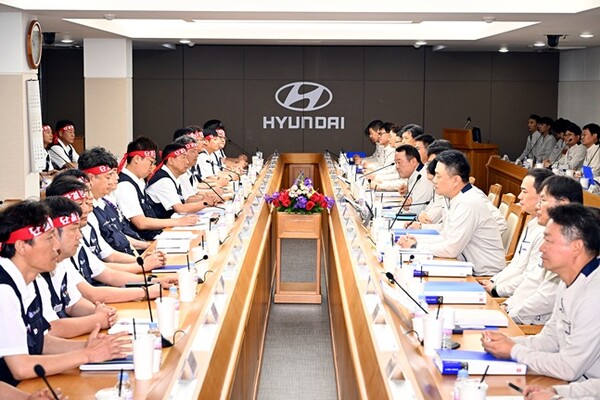 ▲현대자동차 노사 대표가 지난 6월 울산공장에서 올해 임금 및 단체협약 상견례를 열었다. ⓒ현대차