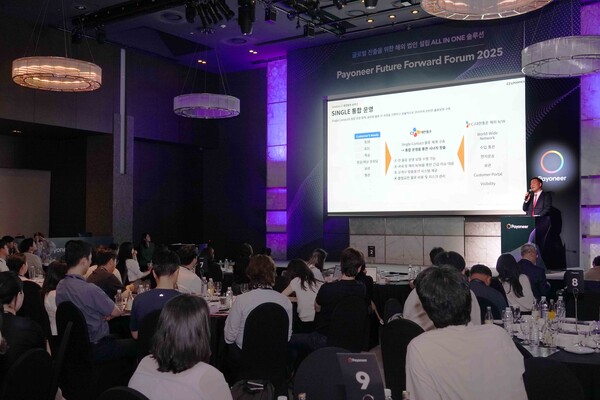 ▲민광성 CJ대한통운 CBE(Cross Border Ecommerce) 영업팀장이 D2C(Direct to Customer) 기반으로 해외 이커머스 시장 진출을 희망하는 셀러들에게 글로벌 물류 운영 전략을 소개하고 있다. ⓒCJ대한통운