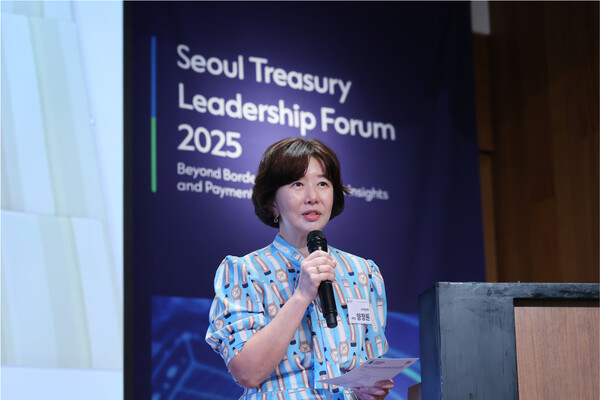 ▲양정원 SC제일은행 트랜젝션뱅킹그룹 총괄 헤드가 지난 16일 서울 중구 호텔신라 영빈관 에메랄드홀에서 기업 고객을 대상으로 ‘Seoul Treasury Leadership Forum 2025’ 포럼에서 디지털 자산 및 무역금융 혁신 대응 방안에 대해 이야기 하고 있다. ⓒSC제일은행