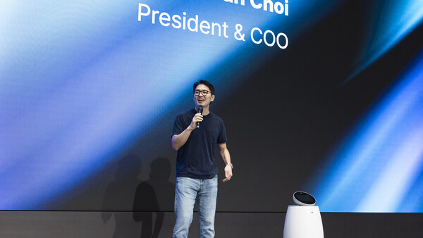 ▲지난 17일 최성환 SK네트웍스 사업총괄 사장이 서울시 광진구 워커힐 호텔에서 열린 ‘SK네트웍스 AI WAVE 2025’에서 기조 연설을 하고 있다. ⓒSK네트웍스