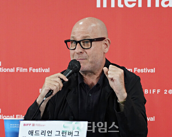 ▲'프로텍터' 기자간담회에 참석한 애드리언 그런버그 감독. ⓒ심우진 기자