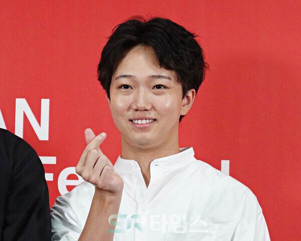 ▲제30회 부산국제영화제 경쟁 부문 작품 '여행과 나날' 기자회견에 참석한 다카다 만사쿠. ⓒ심우진 기자