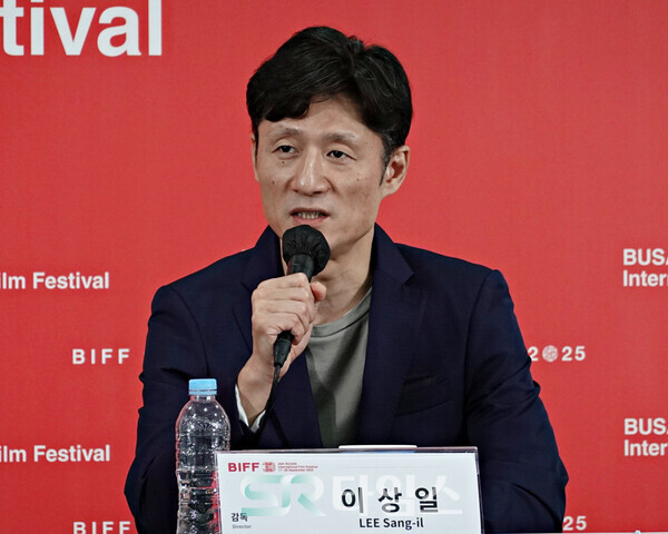 ▲제30회 부산국제영화제 초청작 '국보' 기자회견에 참석한 이상일 감독.ⓒ심우진 기자