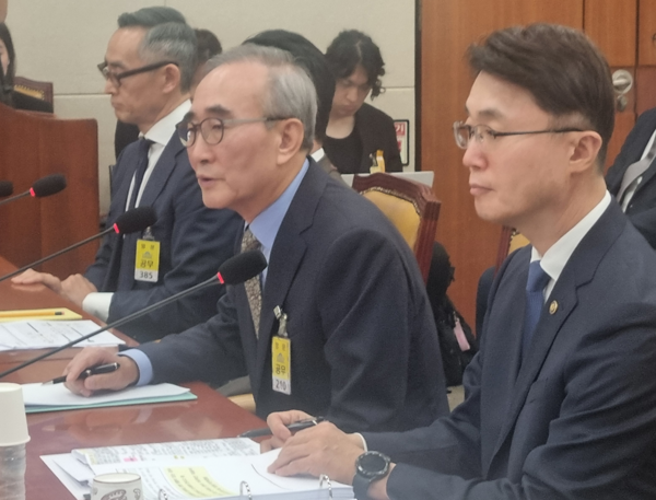 ▲김영섭 KT 대표(사진 중앙). ⓒ문재호 기자