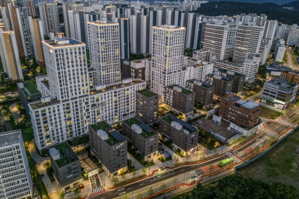 ▲DL이앤씨 ‘e편한세상 고덕 어반브릿지’ 단지 전경. ⓒDL이앤씨