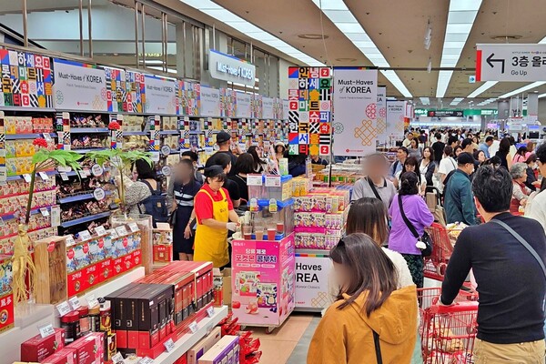 ▲2. 롯데마트 제타플렉스 서울역점 외국인 전용 행사 매대 전경ⓒ