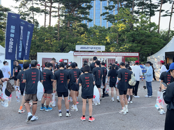 ▲뉴발란스 런유어웨이서울 애슐리부스. ⓒ이랜드