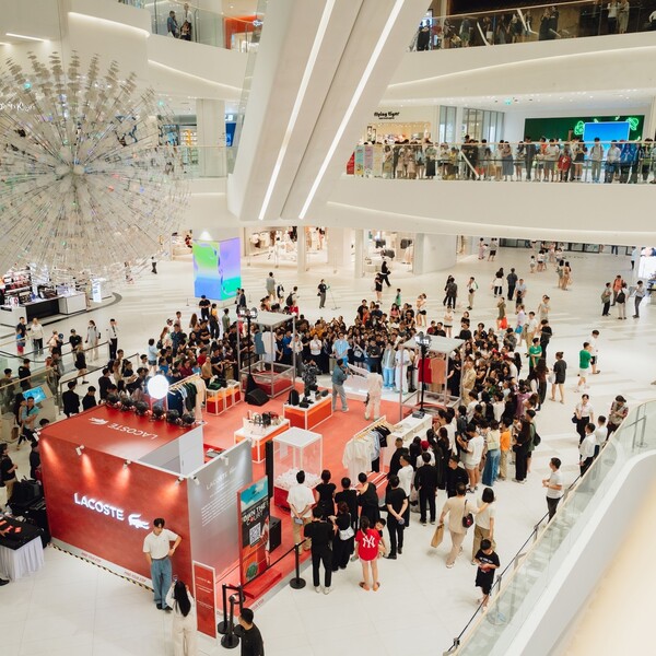 ▲롯데몰 웨스트레이크 하노이에서 연 팝업 행사에 몰려든 고객들의 모습. ⓒ롯데백화점