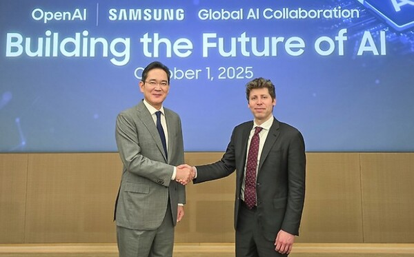 ▲1일 이재용 삼성전자 회장이 샘 올트먼 오픈AI CEO와 악수하고 있다. ⓒ삼성전자