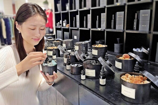 ▲ 갤러리아백화점이 서울 명품관에서 프랑스 스톤 디퓨저 브랜드 ‘마드에렌(MAD et LEN)’의 포푸리 제품을 선보인다. ⓒ한화갤러리아