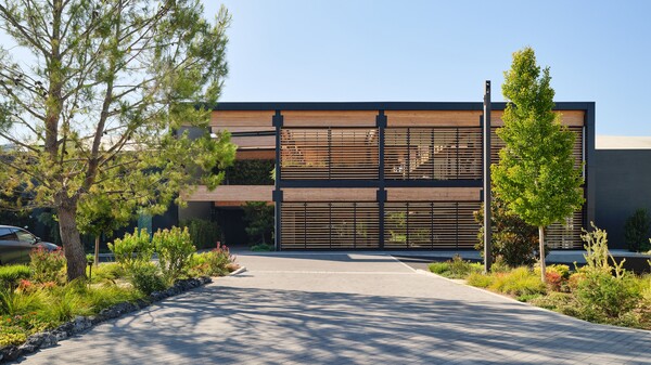 ▲제네시스가 지난 10일 브랜드 전용 디자인 센터 '제네시스 디자인 캘리포니아(Genesis Design California)'를 공식 개소했다. 사진은 제네시스 디자인 캘리포니아 외부 전경. ⓒ현대차