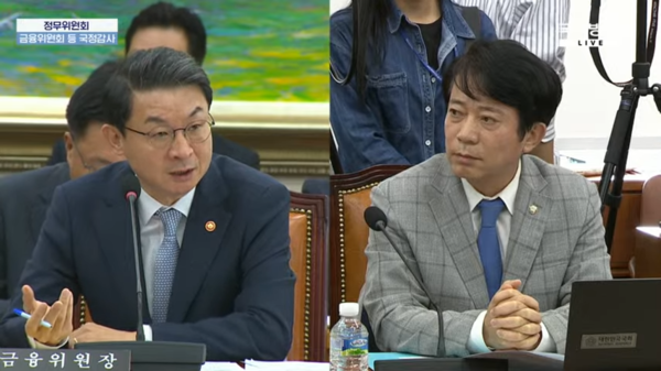 ▲이억원 금융위원장이 20일 국회에서 진행한 정무위원회 국정감사에서 금산분리 규제 완화와 관련한 이강일 더불어민주당 의원의 질의에 답하고 있다.