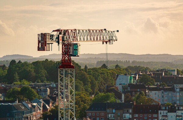 ▲경기 부양을 목적으로 건설 투자에 지나치게 의존하는 정책은 일본 등 해외 전례에 비춰 위험하다는 우려가 나왔다. ⓒ 픽사베이