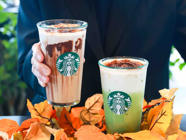 ▲블랙 글레이즈드 라떼(사진 왼쪽)와 말차 글레이즈드 티 라떼. ⓒ스타벅스