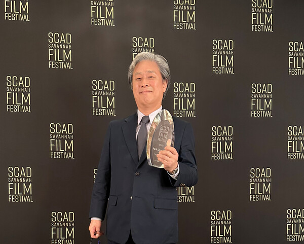 ▲'어쩔수가없다' 박찬욱 감독이 SCAD 사바나 영화제에서 국제 오뙤르상을 받았다. ⓒCJ ENM