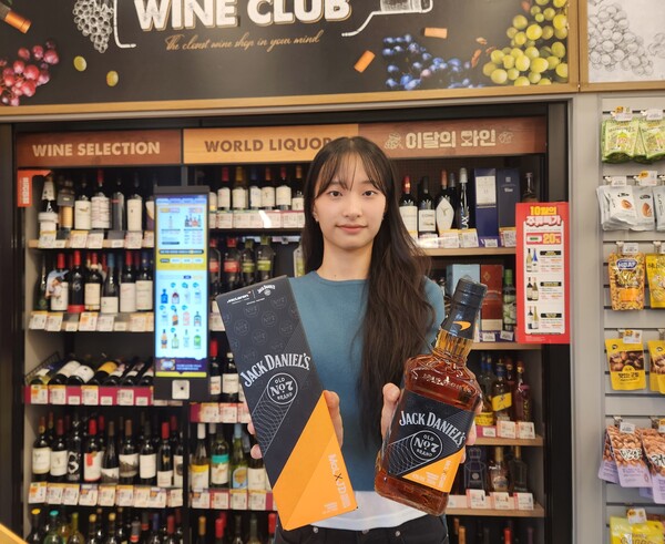 ▲이마트24가 업계 단독으로 판매하는 '잭다니엘스 맥라렌에디션'. ⓒ이마트24