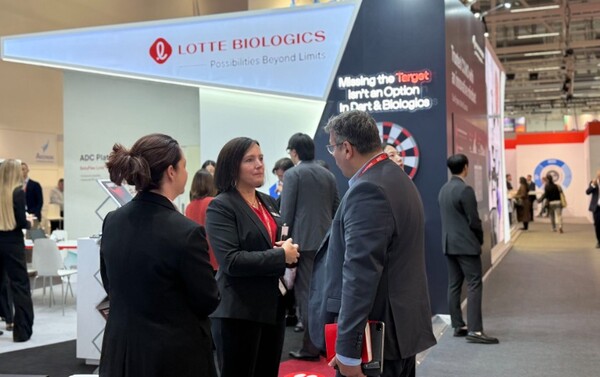 ▲롯데바이오로직스의 ‘CPHI 월드와이드2025’ 전시 부스 전경. ⓒ롯데바이오로직스