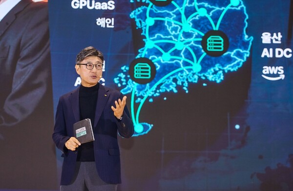 ▲정재헌 SKT 대표가 3일 코엑스에서 열린 SK AI 서밋에서 키노트 연설을 하고 있다. ⓒSKT