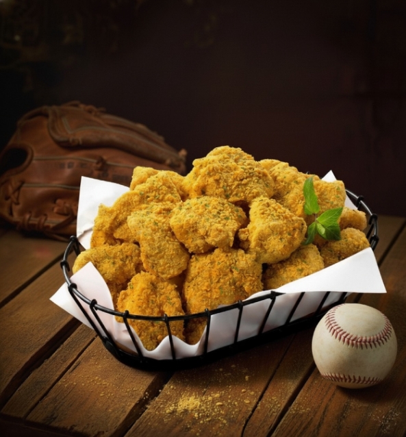 ▲다이닝브랜즈그룹의 치킨 브랜드 bhc가 2025 신한 SOL뱅크 KBO 포스트시즌의 대미를 장식한 ‘코리안시리즈’ 기간 동안 공식 스폰서십 효과를 톡톡히 누린 것으로 나타났다. ⓒ 다이닝브랜즈그룹