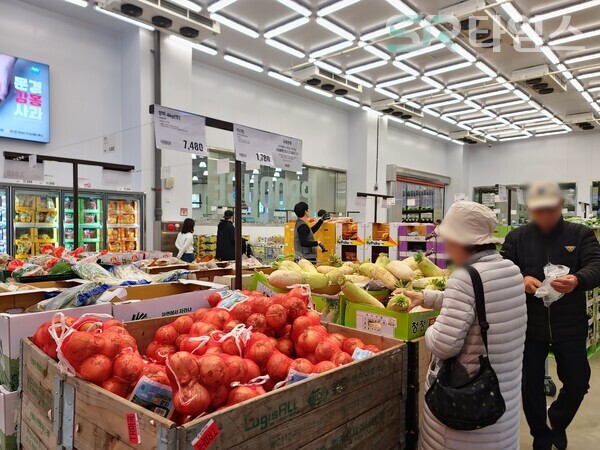 ▲트레이더스 마곡점 내 있는 채소 등 신선식품 매장. ⓒ박현주 기자