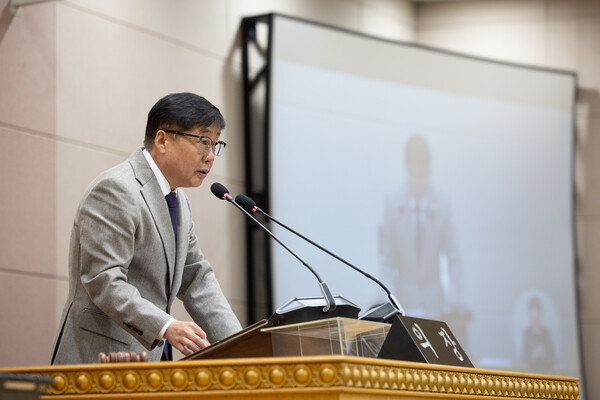 ▲윤창철 양주시의회 의장이 제382회 임시회 제7차 본회의를 주재하고 있다. ⓒ양주시의회