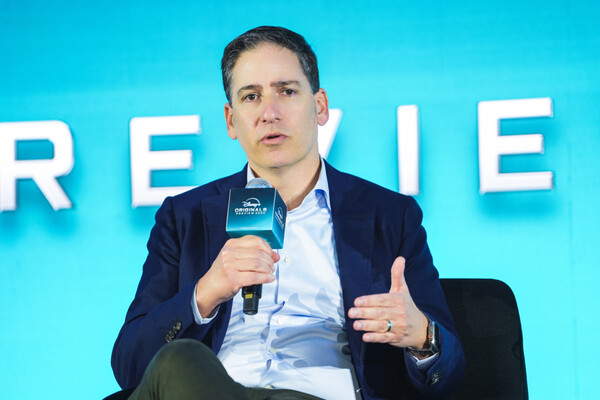 ▲월트디즈니 컴퍼니 아태지역 디즈니+ 오리지널 프리뷰에서 진행된 리더십 토크 세션에 참석한 에릭 슈라이어 디즈니 텔레비전 스튜디오 및 글로벌 오리지널 텔레비전 전략 부문 사장. ⓒ월트디즈니 컴퍼니