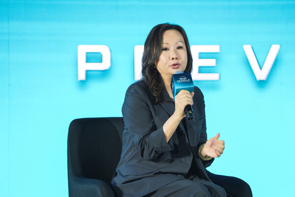 ▲월트디즈니 컴퍼니 아태지역 디즈니+ 오리지널 프리뷰에서 진행된 리더십 토크 세션에 참석한 캐롤 초이 디즈니 아태지역 통합 마케팅 및 오리지널 콘텐츠 전략 총괄. ⓒ월트디즈니 컴퍼니