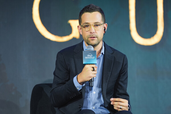 ▲디즈니랜드 호텔에서 개최된 디즈니+ 오리지널 프리뷰 2025의 '쇼군' 시즌2 발표 현장에 참석한 저스틴 마크스 프로듀서.ⓒ월트디즈니 컴퍼니