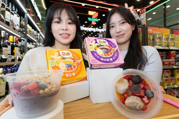 ▲ 세븐일레븐이 일본 세븐일레븐 냉동 디저트 1위 상품인 ‘Dole 아사이볼’을 국내 단독 선보인다. ⓒ세븐일레븐