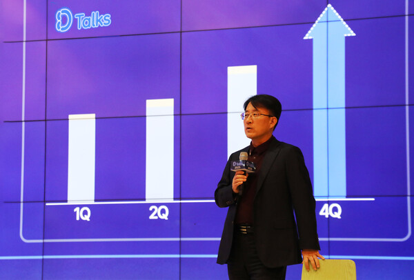 ▲19일 아산캠퍼스에서 열린 삼성디스플레이 사내소통행사에서 이청 대표이사 사장이 직원들에게 경영현황에 대해 설명하고 있다. ⓒ삼성디스플레이