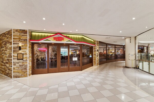 ▲다이닝브랜즈그룹의 캐주얼 다이닝 레스토랑 아웃백 스테이크하우스(아웃백)가 복합 쇼핑몰 중심으로 매장을 재편하는 출점 전략이 성공적인 성과를 거뒀다 ⓒ 다이닝브랜즈그룹