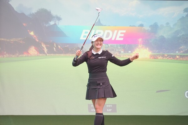 ▲지난 22일 대전 골프존조이마루에서 열린 ‘2025 샤브올데이 GTOUR MIXED’ 4차 대회 우승자 홍현지 경기모습. ⓒ골프존