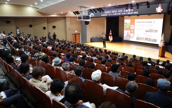 ▲최민호 시장이 지난 7월 '시정 4기 2주년 기념 시민 소통행사' 등 2주 간 연속 네 차례 축하 행사를 진행해 너무한 거 아니냐는   빈축을 샀다.ⓒ세종시