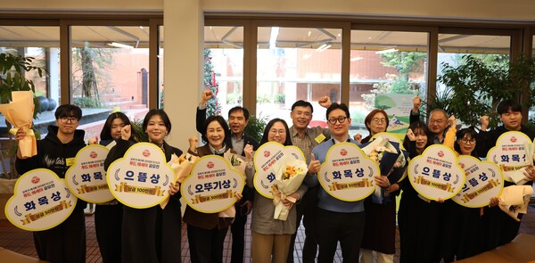 ▲오뚜기가 지난 21일 오뚜기의 브랜드공간 ‘롤리폴리 꼬또’에서 ‘제5회 스위트홈 푸드 에세이 공모전’ 시상식을 개최했다. 사진은 수상자 모습. ⓒ오뚜기