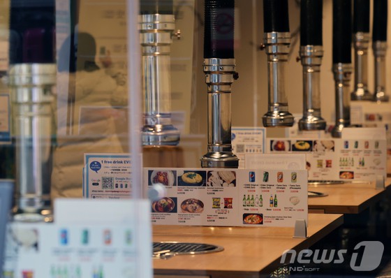 12·3 비상계엄 사태이후 소비심리가 극도로 위축된 연말이 지속되고 있다. 사진은 지난 15일 서울 중구 명동의 한 상가 모습. 