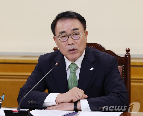 조용병 은행연합회 회장이 서울 중구 은행회관에서 열린 은행권 소상공인 금융지원 간담회에서 발언을 하고 있다.