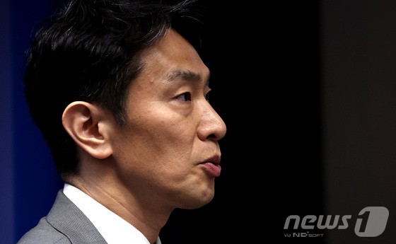 이복현 금융감독원장이 24일 오전 서울 여의도 금융감독원 브리핑실에서 열린 자본시장 현안 관련 브리핑에서 모두 발언을 하고 있다.