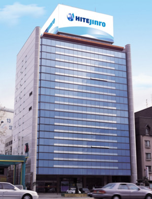 비앤비코리아 상장, 하이트진로그룹 승계·사업다각화 날개 달까 - 뉴스 썸네일 이미지